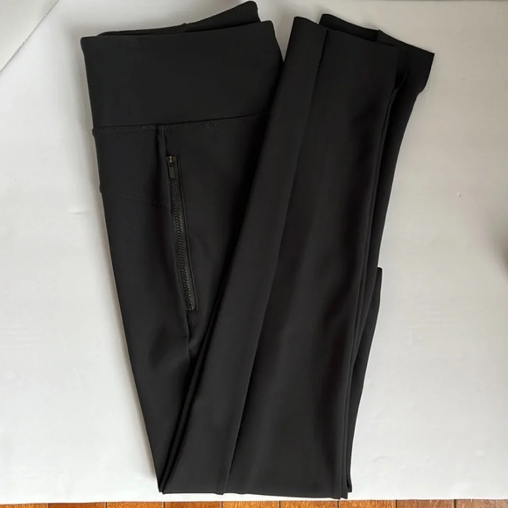 Athleta Stellar Tight Black Leggings Front Zip Pockets Size S‎ - Picture 3 of 12